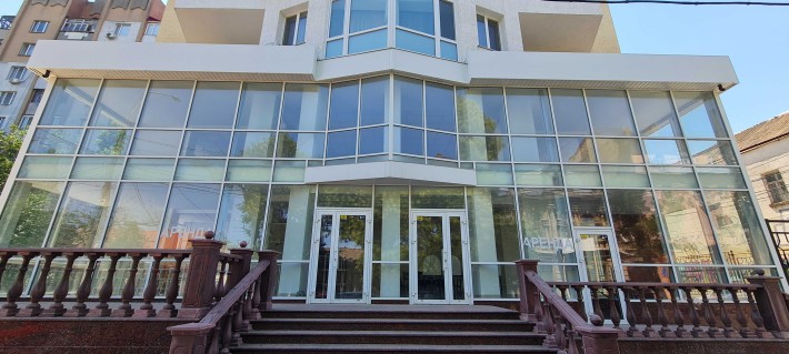 Оренда фасадного приміщення. 260 кв.м. вул. Шевченко. - фото 1