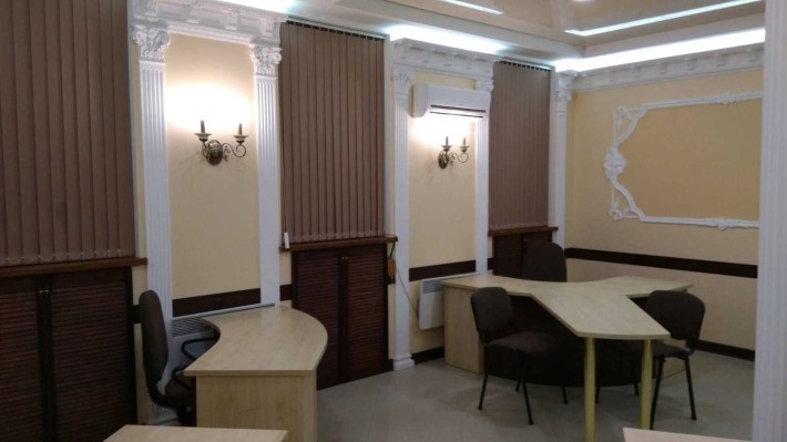 Сдаєтся в аренду шикарний офіс  80м2, в центрі міста (соборна площа) - фото 1