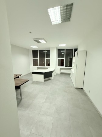 Оренда офісу з новим ремонтом в 2 хвилинах від метро Ботанічний сад - фото 1