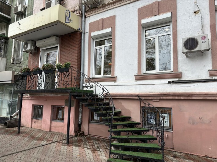 Сдам помеще М.Арнаутская/Леонтовича (Французский бульвар) комиссия 0 % - фото 1