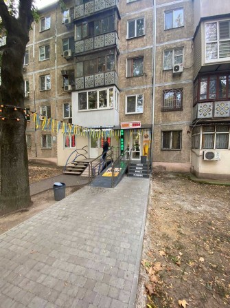 Здам фасадне  приміщення  1/5 Філатова/Юрія та Івана Липи - фото 1