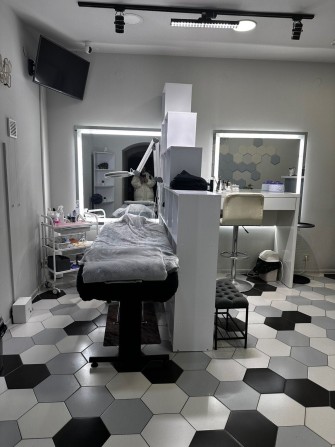 Здається робоче місце лешмейкера, майстра перманенту, косметолога - фото 1