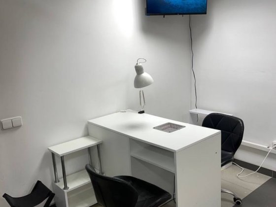 Оренда робочого місця майстра манікюру. Є ГЕНЕРАТОР Львів