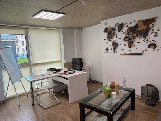 Офісне приміщення під оренду, фасадний вхід / 255кв.м. Львів