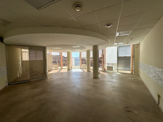 Сдам теплый офис возле градусника 330м с генератором Харьков