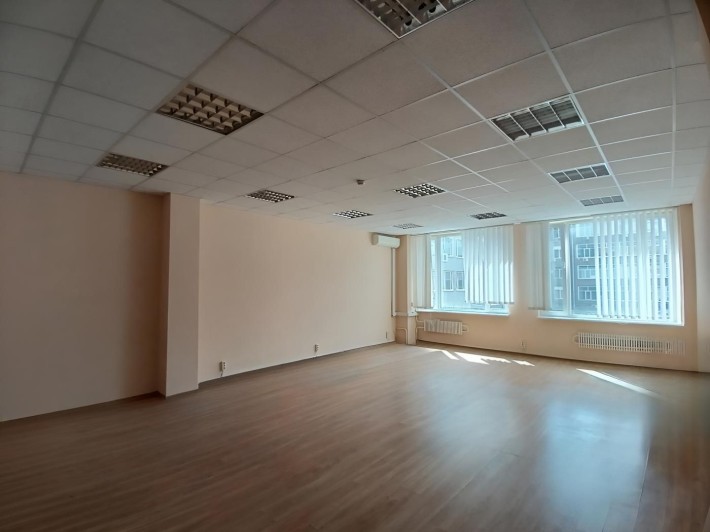 Аренда помещения: офис 54м2, отапливаемый, до метро 5 минут - фото 1