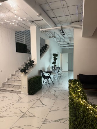 Центр .УЛ.КУЗНЕЧНАЯ 22..Аренда кабинетов и зала в цокольном помещении. - фото 1