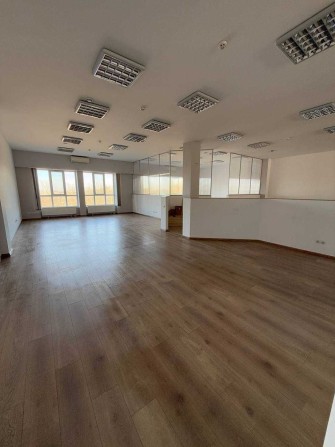 Оренда офісу з ремонтом на вул. Героїв УПА, 450м2 - фото 1
