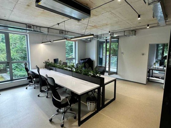 Оренда офісу з ремонтом та власною терасою на вул.Стуса.335м2. Львов