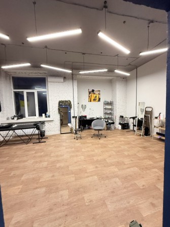 Оренда офісу з лофт ремонтом в 2 хвилинах від метро Площа конституції - фото 1