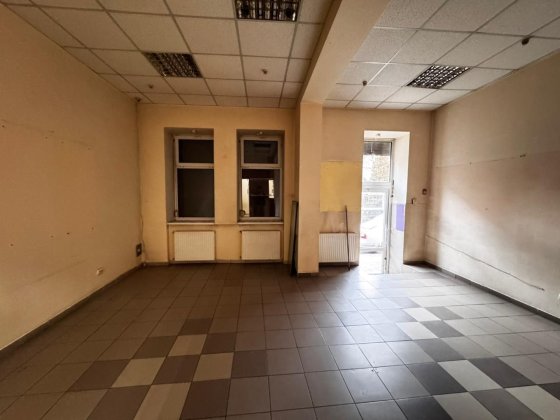 Оренда приміщення по вулиці Русових ( б-на вул. Бандери ) 1/3 ц ( фаса Львов