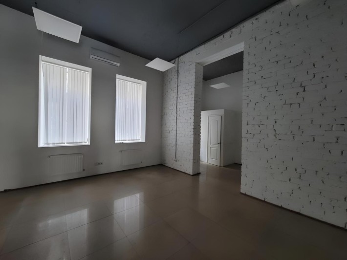 Аренда помещения: офис 300 м2, старый Центр - фото 1