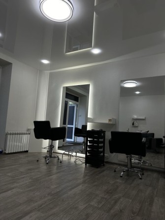 Здам робочі місця в салоні краси - фото 1