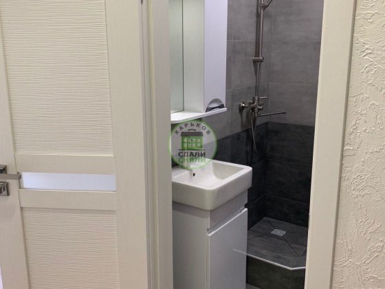 Приміщення з власним санвузол центр під послуги М. Захисників України Харків