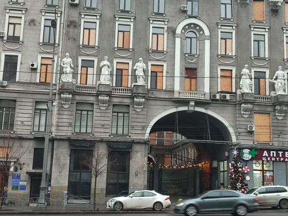 Оренда 1 поверх + підвал 478м2 / м. 'Пл.Конституції' 500 м Харків