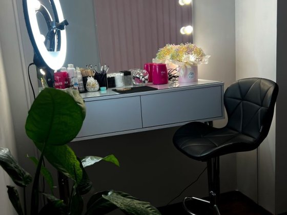 Стол бровиста, визажиста, место в аренду Харків