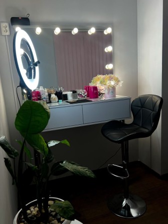 Стол бровиста, визажиста, место в аренду - фото 1