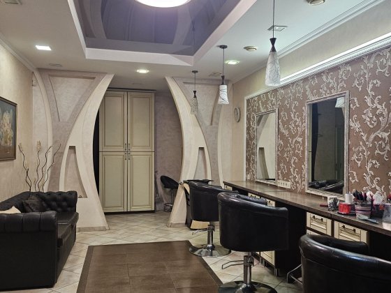 Сдам место парикмахеру в салоне на Вильямса  56 а Одесса