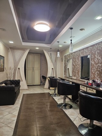 Сдам место парикмахеру в салоне на Вильямса  56 а - фото 1