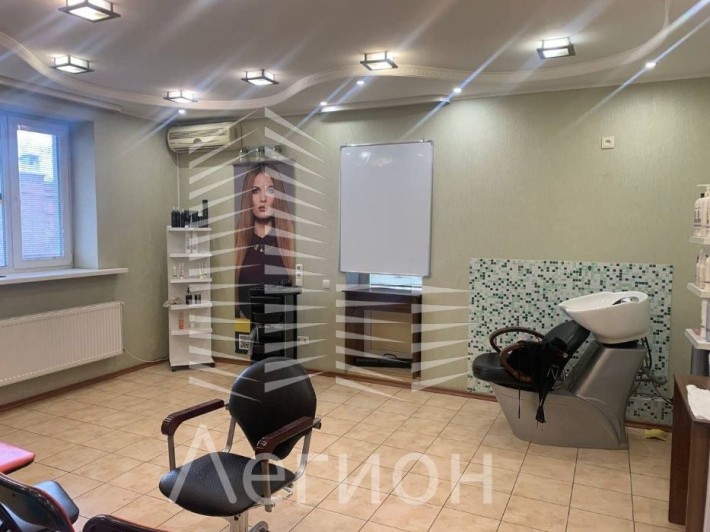 Сдам офис – ст.м. Площадь Восстания, ввод воды! 50 кв.м. - фото 1