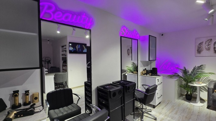 Робоче місце майстра манікюр, педикюр, перукар, бровіст - фото 1