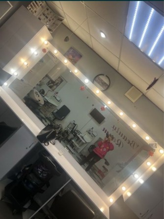 Сдам два места в салоне красоты  для мастера парикхмахер  и  маникюра. - фото 1