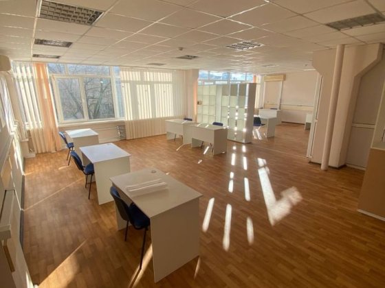 Сдам офис с мебелью возле метро Харьков