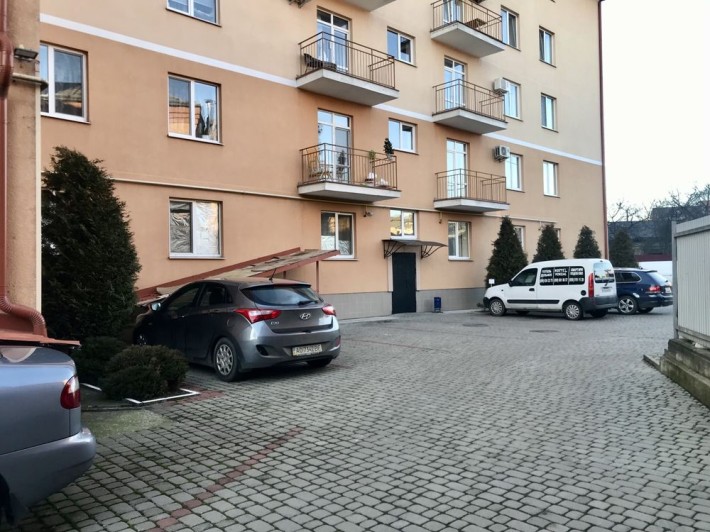Оренда паркомісця в центрі Мукачева - фото 1