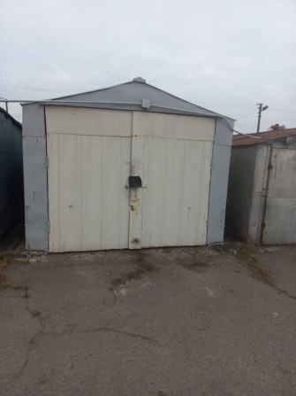 Сдам гараж металлический в кооп."Автольбитель КрАЗ" с поднятой крышей - фото 1