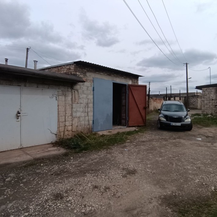 Большой высокий гараж бокс ГК Серпантин - фото 1