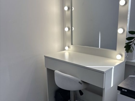 Место бровиста / визажиста Харків