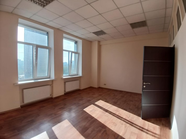 Аренда помещения: офис 42м2, до метро 3 минуты - фото 1