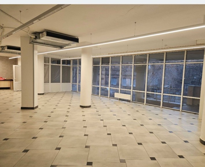 Сдам в оренду фассадное помещение 170кв - фото 1