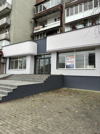 Оренда комерційного приміщення в центрі Тячева - фото 1