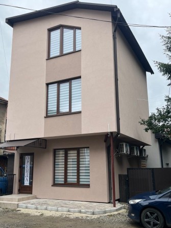 Комерційне приміщення в центрі міста Рахів. - фото 1