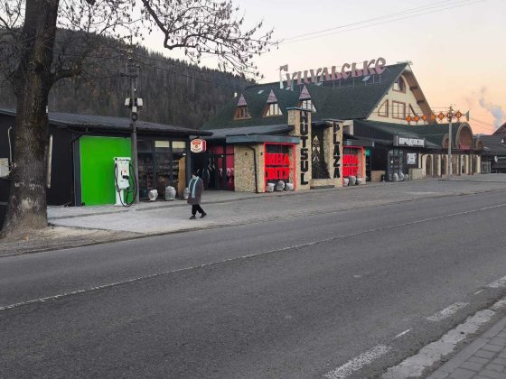 Комерція з ремонтом та всіма зручностями для будь-якого бізнесу Микуличин