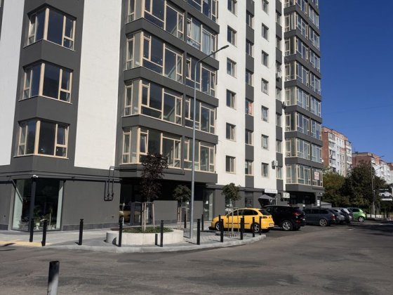 Здається в оренду комерційне приміщенея в новобудові по вул.Миру, 100а Угорники