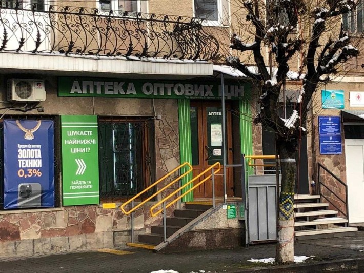 Оренда торгового приміщення в місті Надвірна, центральна частина - фото 1