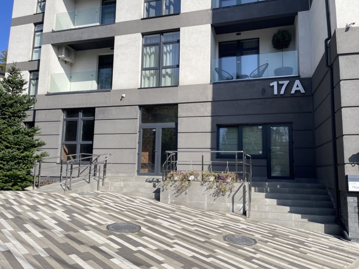 Оренда нежитлового приміщення, 336м вул. Університетська - фото 1