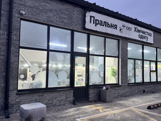 Оренда фасадного, кутового торгового приміщення 150 кв. м. Святопетровское