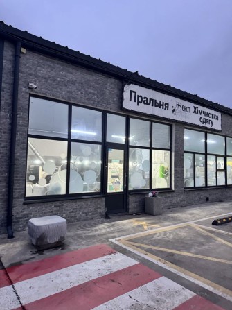 Оренда фасадного, кутового торгового приміщення 150 кв. м. - фото 1