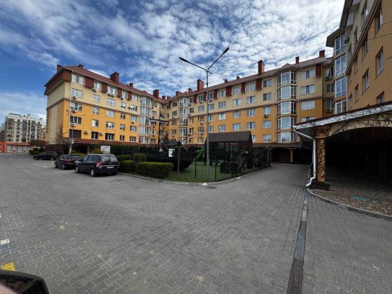 Оренда офісного приміщення 125.2 кв.м. Фасад ЖК "Київський Маєток" Софіївська Борщагівка