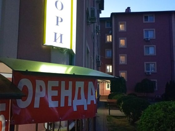 Високий трафік, фасад на "Резіданс" Софіївська Борщагівка