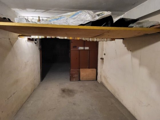 Оренда гаражу в кооперативі на вулиці Творчій. Штукатурений, сухий. Львів