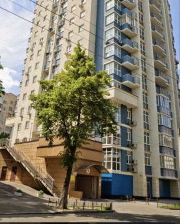 Оренда паркомісця на верхньому паркінгу Білоруська 3 - фото 1