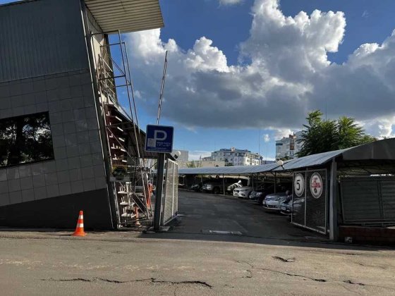 Сдам место на охраняемой стоянке на Таирова Одеса