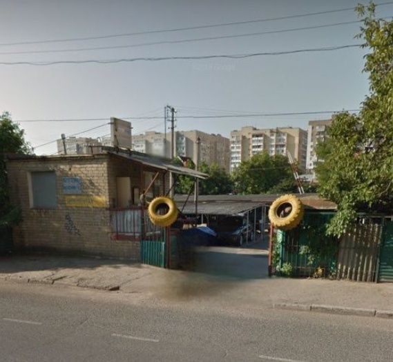 Сдаю место на крытой стоянке 600 гривень в месяц. или ПРОДАМ. - фото 1