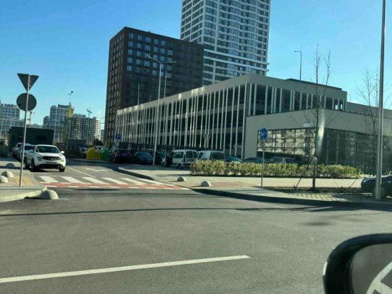 Здам паркомісце Варшавський 3, Варшавський плюс, Ретровіль, Змієнка 32 Киев