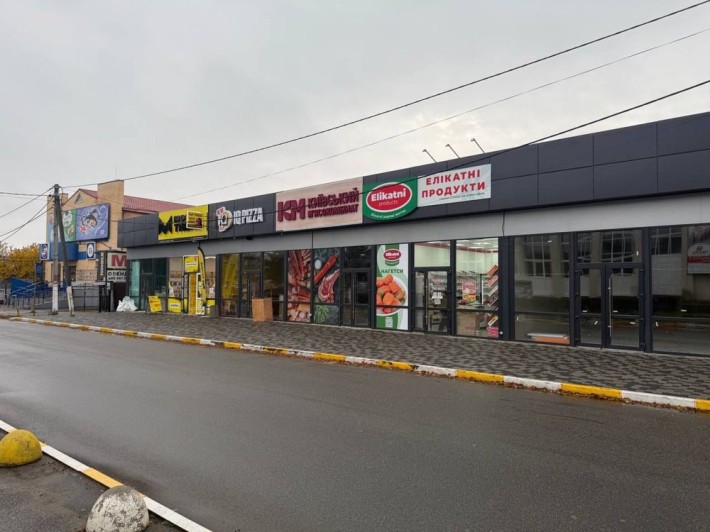 Оренда фасадного приміщення біля АТБ, в центрі міста Макарів. - фото 1