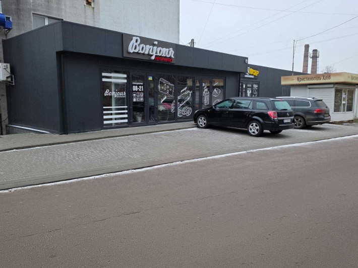 Оренда приміщення МАФ з ремонтом біля Торгового центру - фото 1